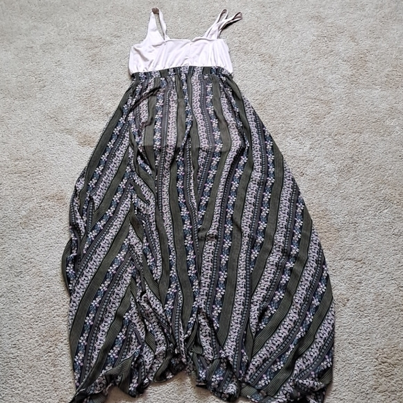 Pre-loved Love First Sight Floral Beige Jumpsuit - Picture 9 of 11